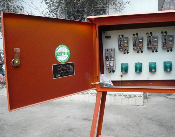建筑工地臨時(shí)用電 開(kāi)關(guān)箱與配電箱的安裝高度標(biāo)準(zhǔn)